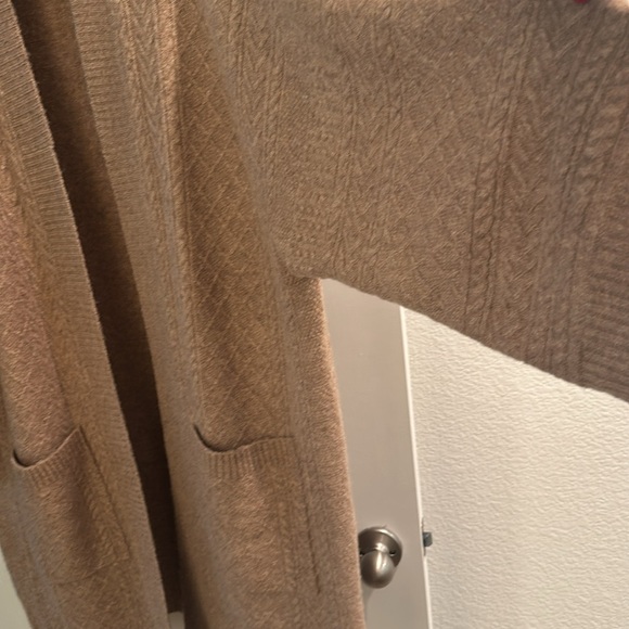 NWT TAN CABLE-KNIT LONG OPEN CARDIGAN
SWEATER SZ:MEDIUM | LARGE - Picture 5 of 9